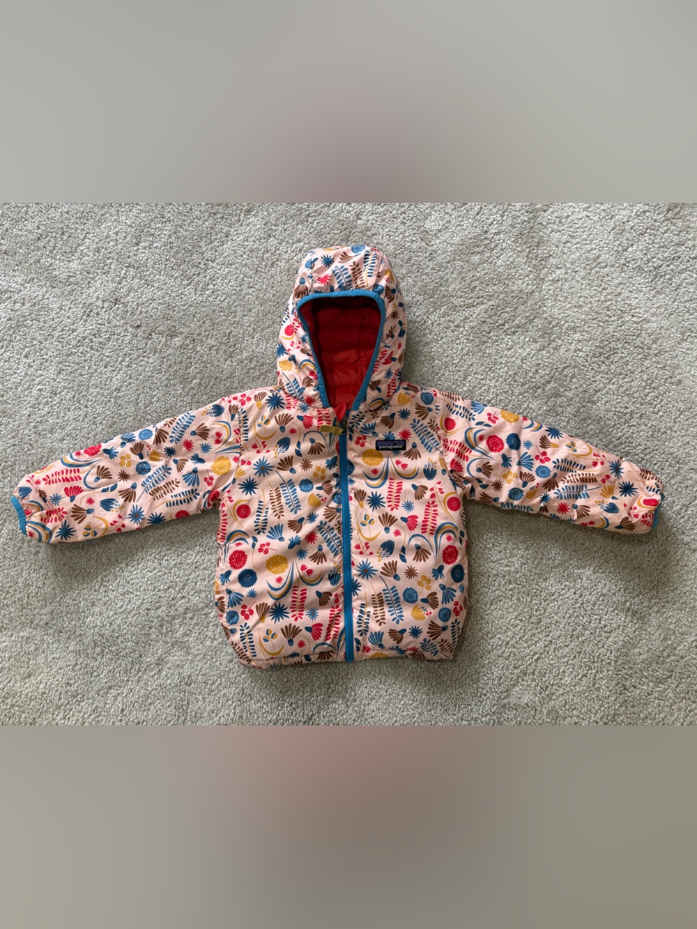 Patagonia- REVERSIBLE Kids Floral Print Puffer Jacket in Pink, Blue, Red